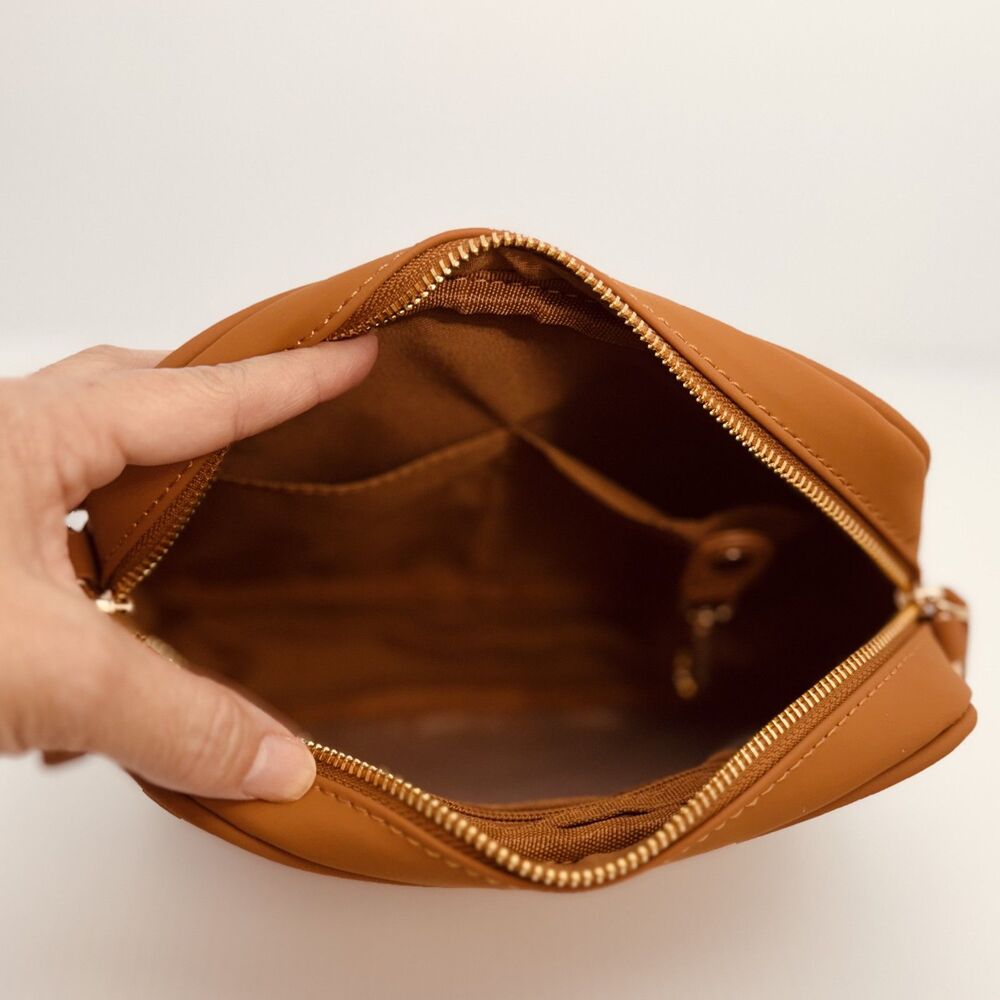 EUC Joyway Vegan Leather Travel Duffel w/ Pouch - Weekender Metro Style Carry On - Picture 7 of 13